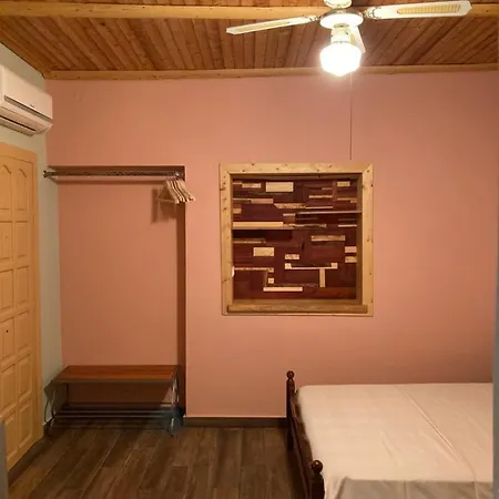 Catalina's House -μικρή με αυλή & Parking Holiday home