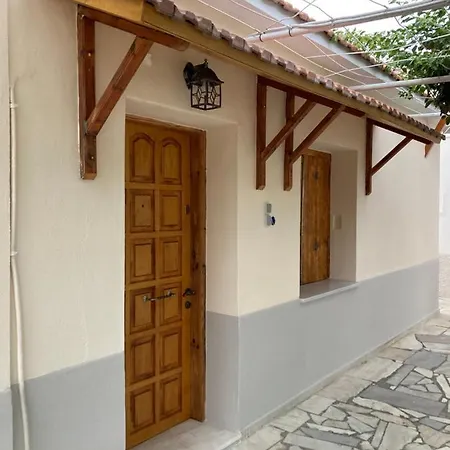 Ferienhaus Catalina's House -μικρή με αυλή & Parking Xylokastro