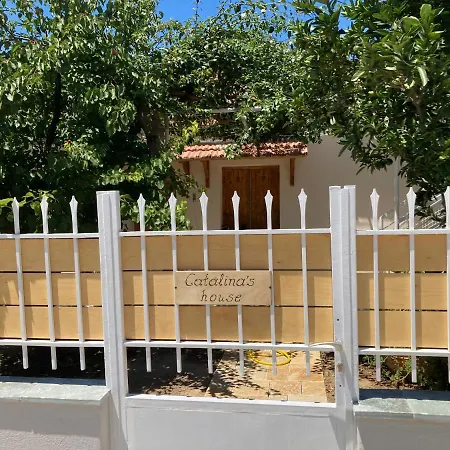 Catalina's House -μικρή με αυλή & Parking Xylokastro