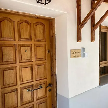 Catalina's House -μικρή με αυλή & Parking Ferienhaus Xylokastro